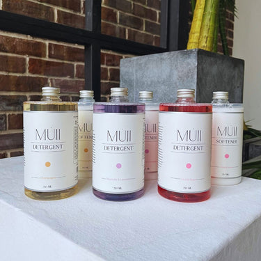 MÚII „Magnolia & Lavender” parfumuotas audinių minkštiklis, 750 ml (be dozatoriaus)